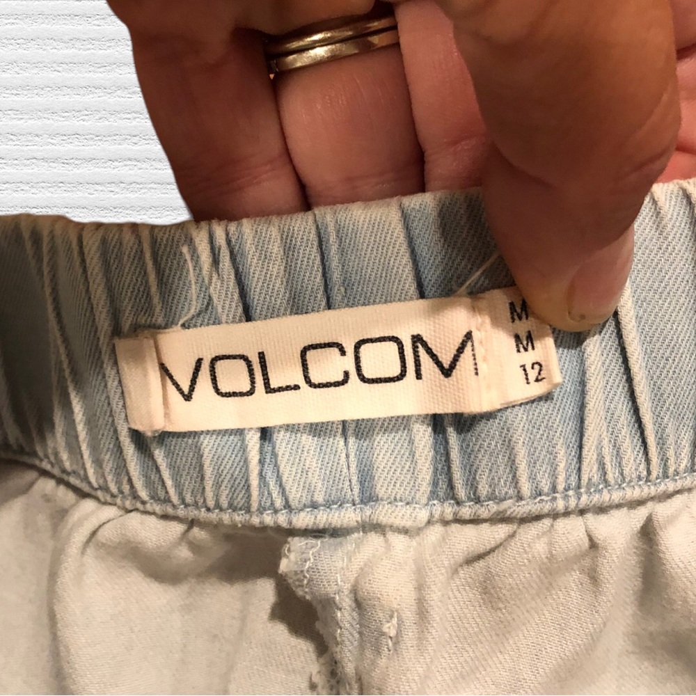 Volcom Shorts - Picture 2 of 8